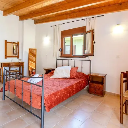 Deluca Traditional Stone House Holiday home *
