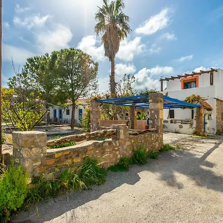 Deluca Traditional Stone House Holiday home Gennadi