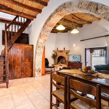 Deluca Traditional Stone House Holiday home
