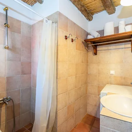 Deluca Traditional Stone House Holiday home